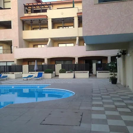 Exclusive Luxury 2 Bedroom Townhouse, Fully Air Conditioned With Large Pool Paphos