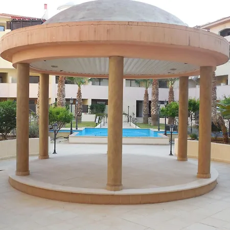 Exclusive Luxury 2 Bedroom Townhouse, Fully Air Conditioned With Large Pool Дом отдыха Пафос