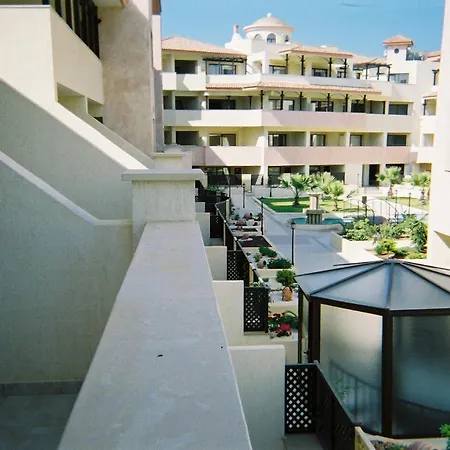 Дом отдыха Exclusive Luxury 2 Bedroom Townhouse, Fully Air Conditioned With Large Pool